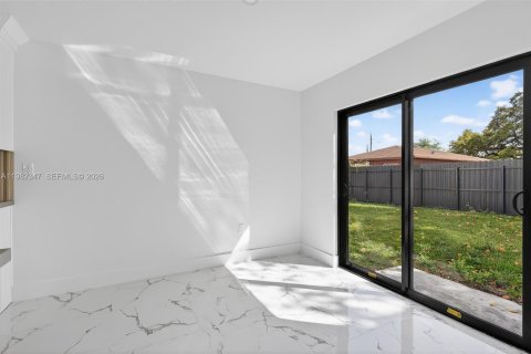 Touwnhouse à vendre à Miami, Floride: 2 chambres, 107.77 m2 № 2049670 - photo 23