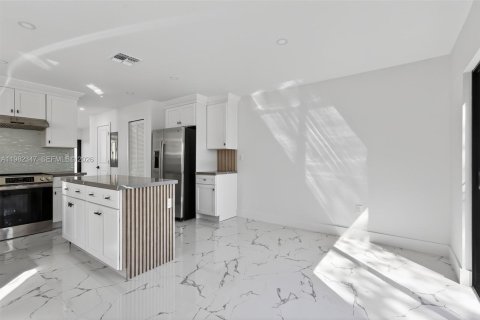 Touwnhouse à vendre à Miami, Floride: 2 chambres, 107.77 m2 № 2049670 - photo 22