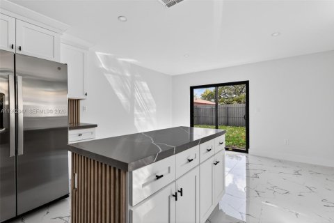 Touwnhouse à vendre à Miami, Floride: 2 chambres, 107.77 m2 № 2049670 - photo 17