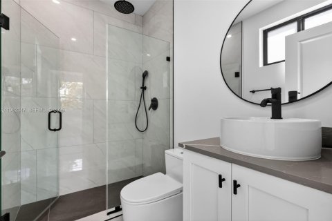 Touwnhouse à vendre à Miami, Floride: 2 chambres, 107.77 m2 № 2049670 - photo 3