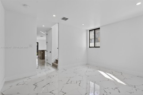Touwnhouse à vendre à Miami, Floride: 2 chambres, 107.77 m2 № 2049670 - photo 8