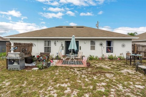 House in Poinciana, Florida 3 bedrooms, 115.2 sq.m. № 1773847 - photo 16