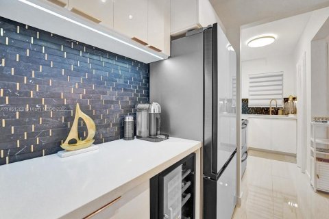 Купить кондоминиум в Халландейл-Бич, Флорида 2 спальни, 89.65м2, № 1702355 - фото 27