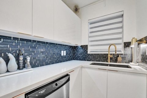 Купить кондоминиум в Халландейл-Бич, Флорида 2 спальни, 89.65м2, № 1702355 - фото 24