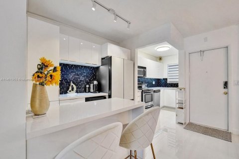 Купить кондоминиум в Халландейл-Бич, Флорида 2 спальни, 89.65м2, № 1702355 - фото 18
