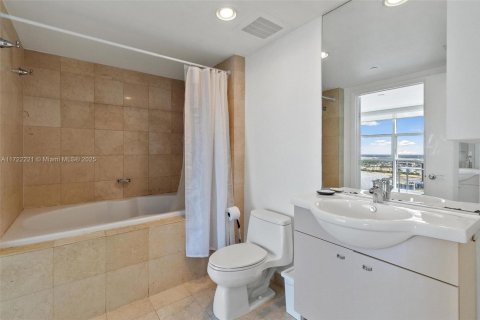 Copropriété à vendre à Hallandale Beach, Floride: 1 chambre, 80.92 m2 № 2088459 - photo 10