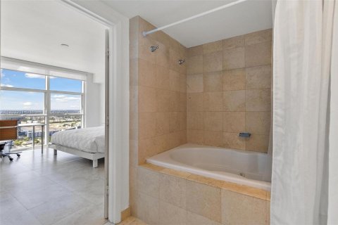Copropriété à vendre à Hallandale Beach, Floride: 1 chambre, 80.92 m2 № 2088459 - photo 11