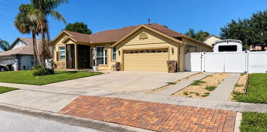 Villa ou maison à Clermont, Floride 4 chambres, 177.54 m2 № 2425875