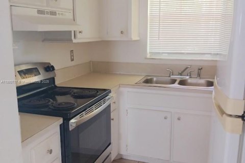 Apartamento en alquiler en Hollywood, Florida, 1 dormitorio, 544.78 m2 № 2017366 - foto 7