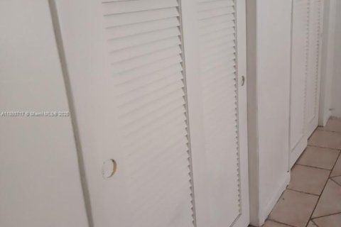 Apartamento en alquiler en Hollywood, Florida, 1 dormitorio, 544.78 m2 № 2017366 - foto 10