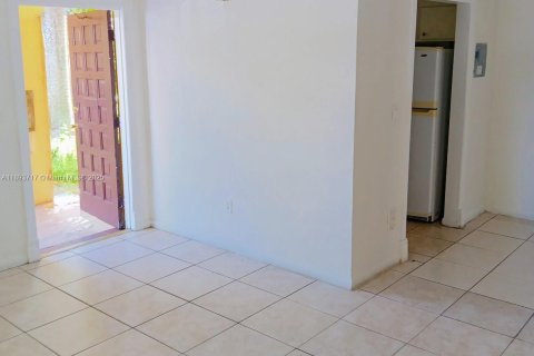 Apartamento en alquiler en Hollywood, Florida, 1 dormitorio, 544.78 m2 № 2017366 - foto 3