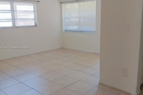 Apartamento en alquiler en Hollywood, Florida, 1 dormitorio, 544.78 m2 № 2017366 - foto 4