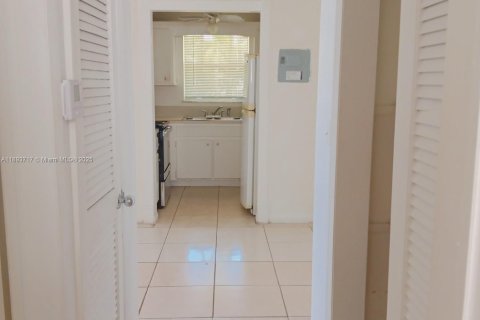 Apartamento en alquiler en Hollywood, Florida, 1 dormitorio, 544.78 m2 № 2017366 - foto 6