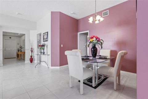 House in Davie, Florida 3 bedrooms, 168.62 sq.m. № 2065282 - photo 7