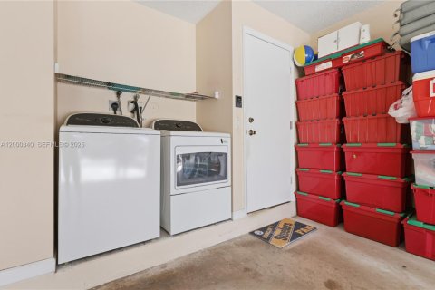 House in Davie, Florida 3 bedrooms, 168.62 sq.m. № 2065282 - photo 24