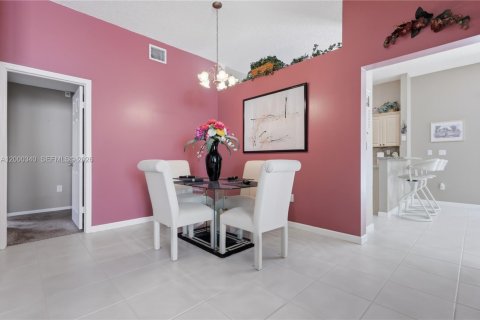 House in Davie, Florida 3 bedrooms, 168.62 sq.m. № 2065282 - photo 6