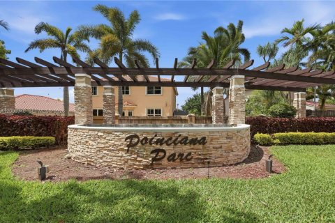 House in Davie, Florida 3 bedrooms, 168.62 sq.m. № 2065282 - photo 26