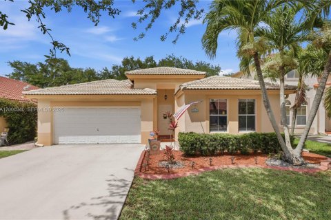 House in Davie, Florida 3 bedrooms, 168.62 sq.m. № 2065282