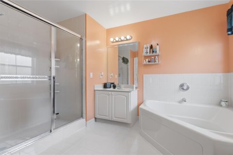 House in Davie, Florida 3 bedrooms, 168.62 sq.m. № 2065282 - photo 18