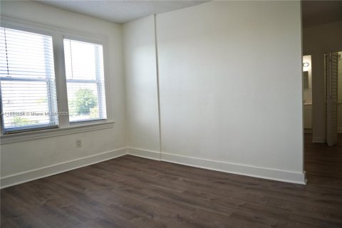 Снять в аренду квартиру в Майами, Флорида 1 спальня, № 1958368 - фото 6