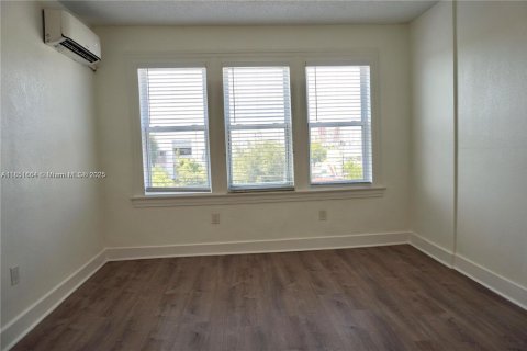 Снять в аренду квартиру в Майами, Флорида 1 спальня, № 1958368 - фото 4