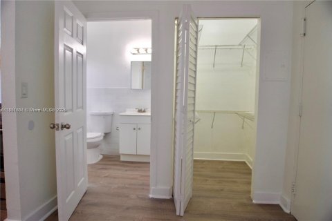 Снять в аренду квартиру в Майами, Флорида 1 спальня, № 1958368 - фото 15