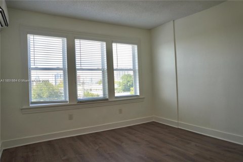 Снять в аренду квартиру в Майами, Флорида 1 спальня, № 1958368 - фото 5