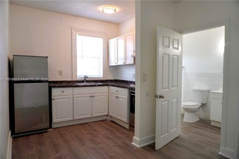 Снять в аренду квартиру в Майами, Флорида 1 спальня, № 1958368 - фото 11