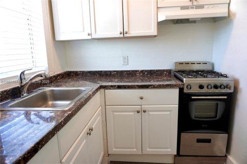 Снять в аренду квартиру в Майами, Флорида 1 спальня, № 1958368 - фото 13