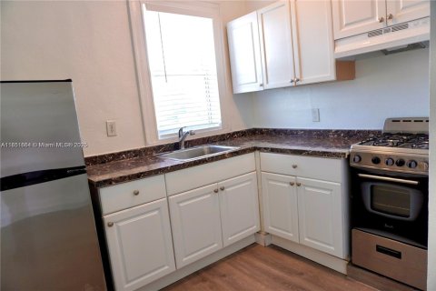 Снять в аренду квартиру в Майами, Флорида 1 спальня, № 1958368 - фото 12