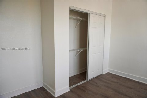 Снять в аренду квартиру в Майами, Флорида 1 спальня, № 1958368 - фото 8