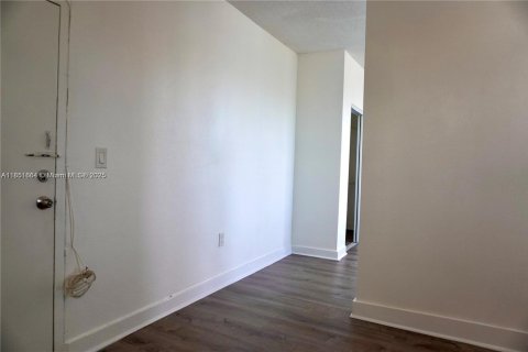 Снять в аренду квартиру в Майами, Флорида 1 спальня, № 1958368 - фото 9