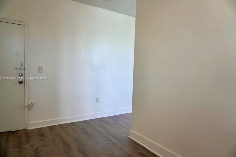 Снять в аренду квартиру в Майами, Флорида 1 спальня, № 1958368 - фото 14