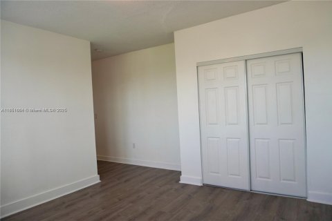 Снять в аренду квартиру в Майами, Флорида 1 спальня, № 1958368 - фото 7