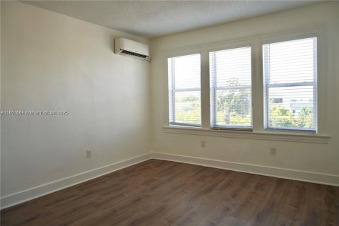 Снять в аренду квартиру в Майами, Флорида 1 спальня, № 1958368 - фото 3