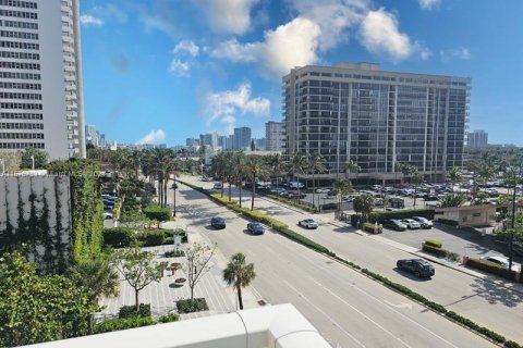 Condominio en venta en Hallandale Beach, Florida, 3 dormitorios, 161.65 m2 № 1728818 - foto 1