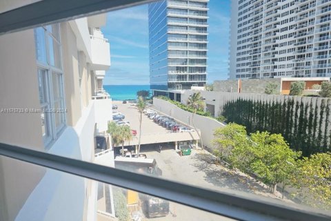 Condominio en venta en Hallandale Beach, Florida, 3 dormitorios, 161.65 m2 № 1728818 - foto 3