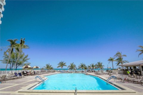 Condominio en venta en Hallandale Beach, Florida, 3 dormitorios, 161.65 m2 № 1728818 - foto 29