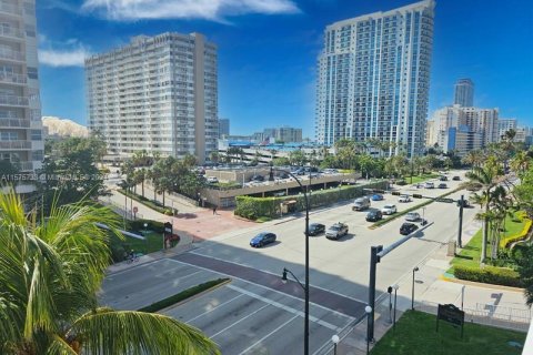 Condominio en venta en Hallandale Beach, Florida, 3 dormitorios, 161.65 m2 № 1728818 - foto 2