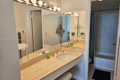 Condominio en venta en Hallandale Beach, Florida, 3 dormitorios, 161.65 m2 № 1728818 - foto 23
