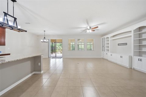 House in Wesley Chapel, Florida 5 bedrooms, 287.81 sq.m. № 2223625 - photo 11