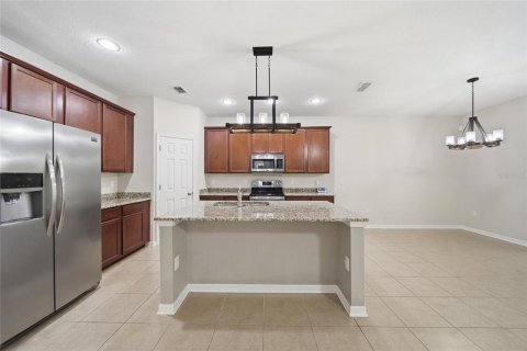 House in Wesley Chapel, Florida 5 bedrooms, 287.81 sq.m. № 2223625 - photo 8