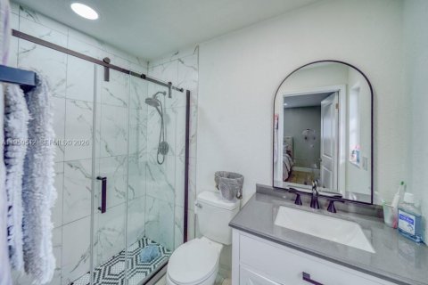 House in Cape Coral, Florida 3 bedrooms, 112.69 sq.m. № 2080649 - photo 6