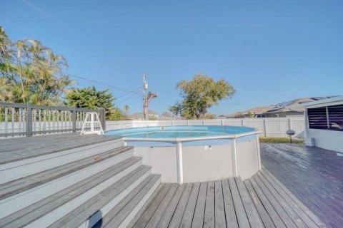 House in Cape Coral, Florida 3 bedrooms, 112.69 sq.m. № 2080649 - photo 26