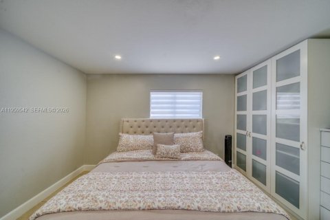 House in Cape Coral, Florida 3 bedrooms, 112.69 sq.m. № 2080649 - photo 8