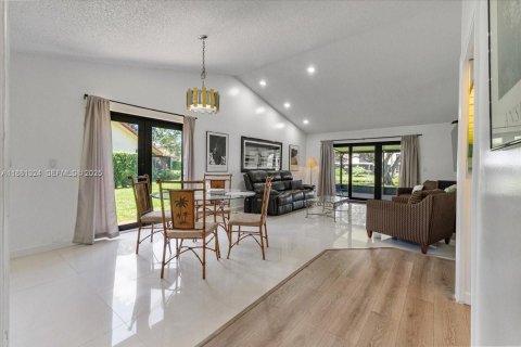 Casa en venta en Weston, Florida, 2 dormitorios, 146.79 m2 № 2038981 - foto 2