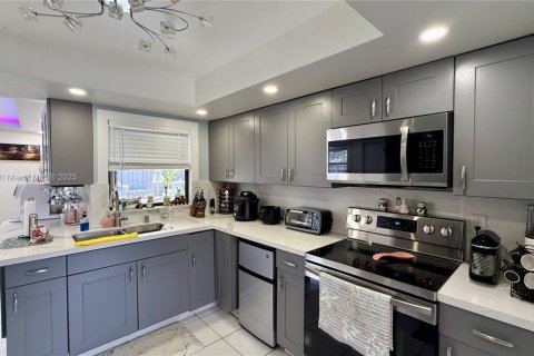 Villa ou maison à vendre à Margate, Floride: 4 chambres, 177.26 m2 № 1798912 - photo 6