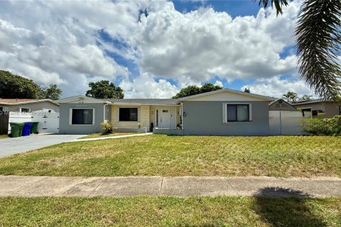Villa ou maison à vendre à Margate, Floride: 4 chambres, 177.26 m2 № 1798912 - photo 1