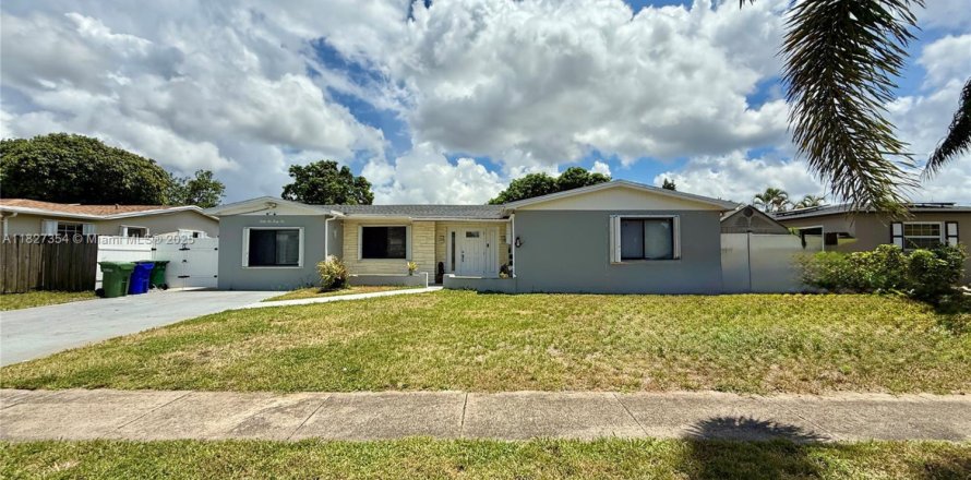 Villa ou maison à Margate, Floride 4 chambres, 177.26 m2 № 1798912