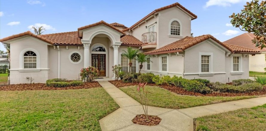 House in Orlando, Florida 5 bedrooms, 383.41 sq.m. № 1568212